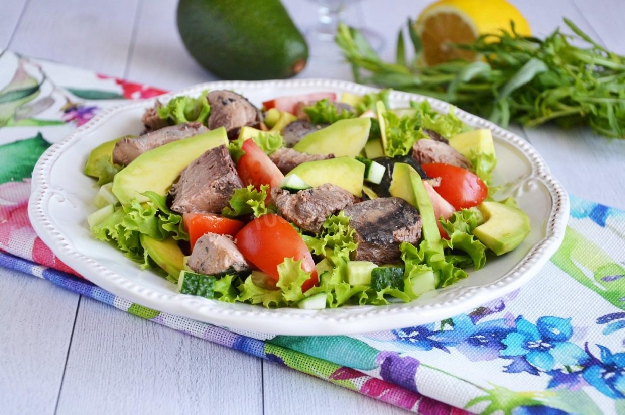 Овочевий салат з тунцем: рецепт смачної та дієтичної страви
