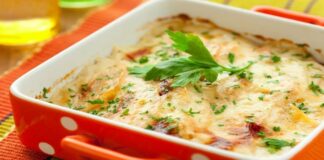 Картофельная запеканка с грибами на сковороде: вкусный ужин за 15 минут - today.ua