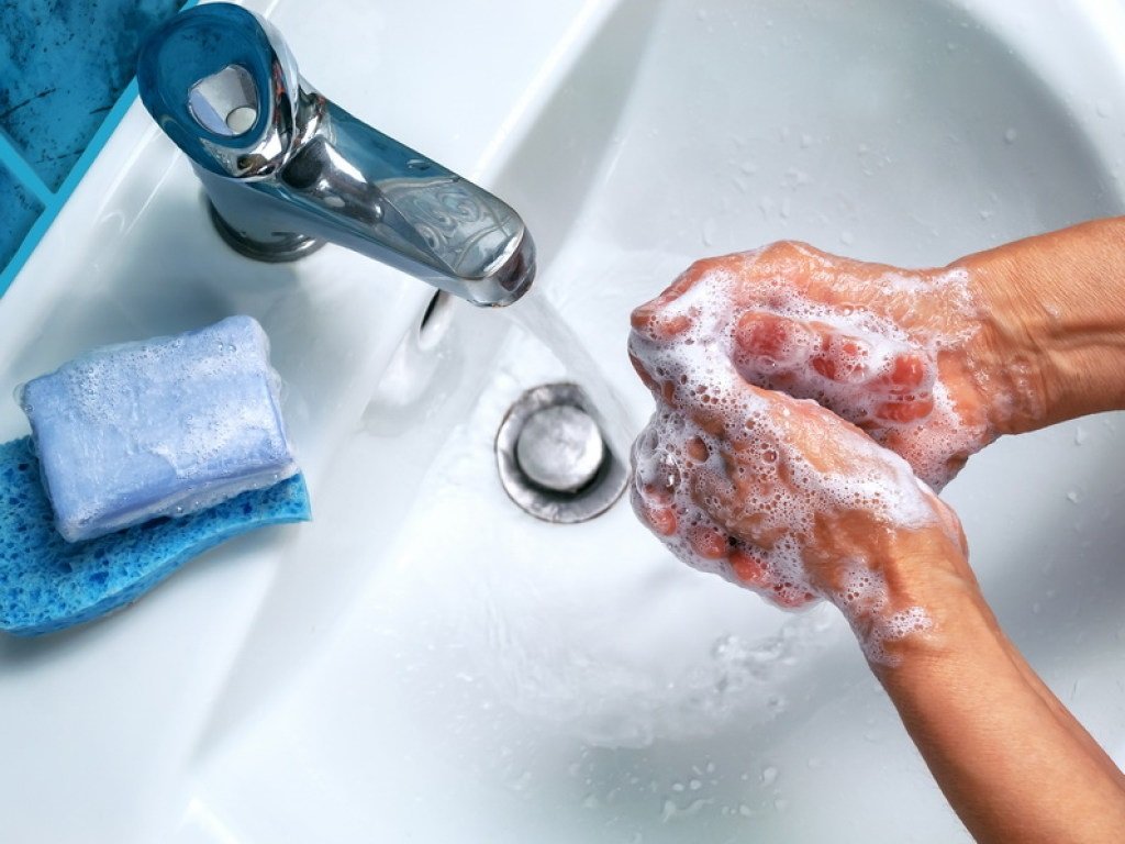 Антисептик для рук может быть опасен: когда нельзя обрабатывать кожу средством