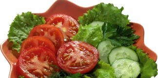 Опасное сочетание: почему салат из огурцов и помидоров может навредить здоровью - today.ua