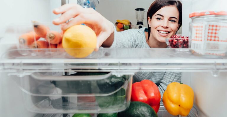 Холодильник или шкаф: как правильно хранить продукты, чтобы они не портились - today.ua