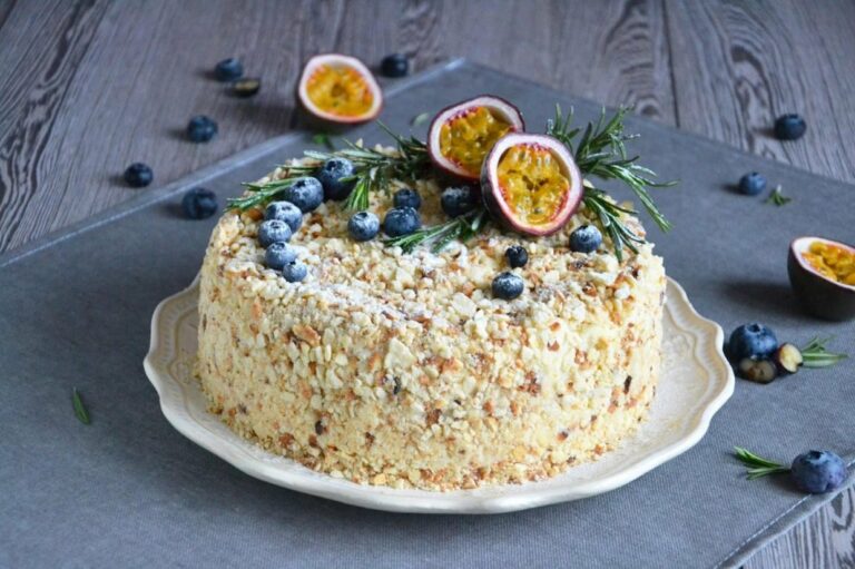 Торт «Наполеон» без выпечки: рецепт нежного десерта с секретным ингредиентом - today.ua