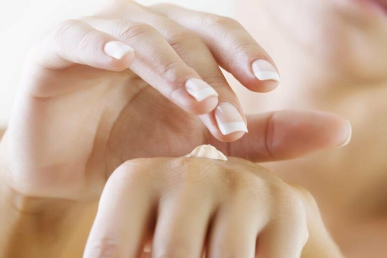 Зволоження шкіри після антисептиків: рецепт крему для рук в домашніх умовах - today.ua