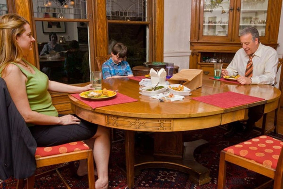 Простая семейная фотография повергла в ужас многих людей: что напугало пользователей Сети - today.ua