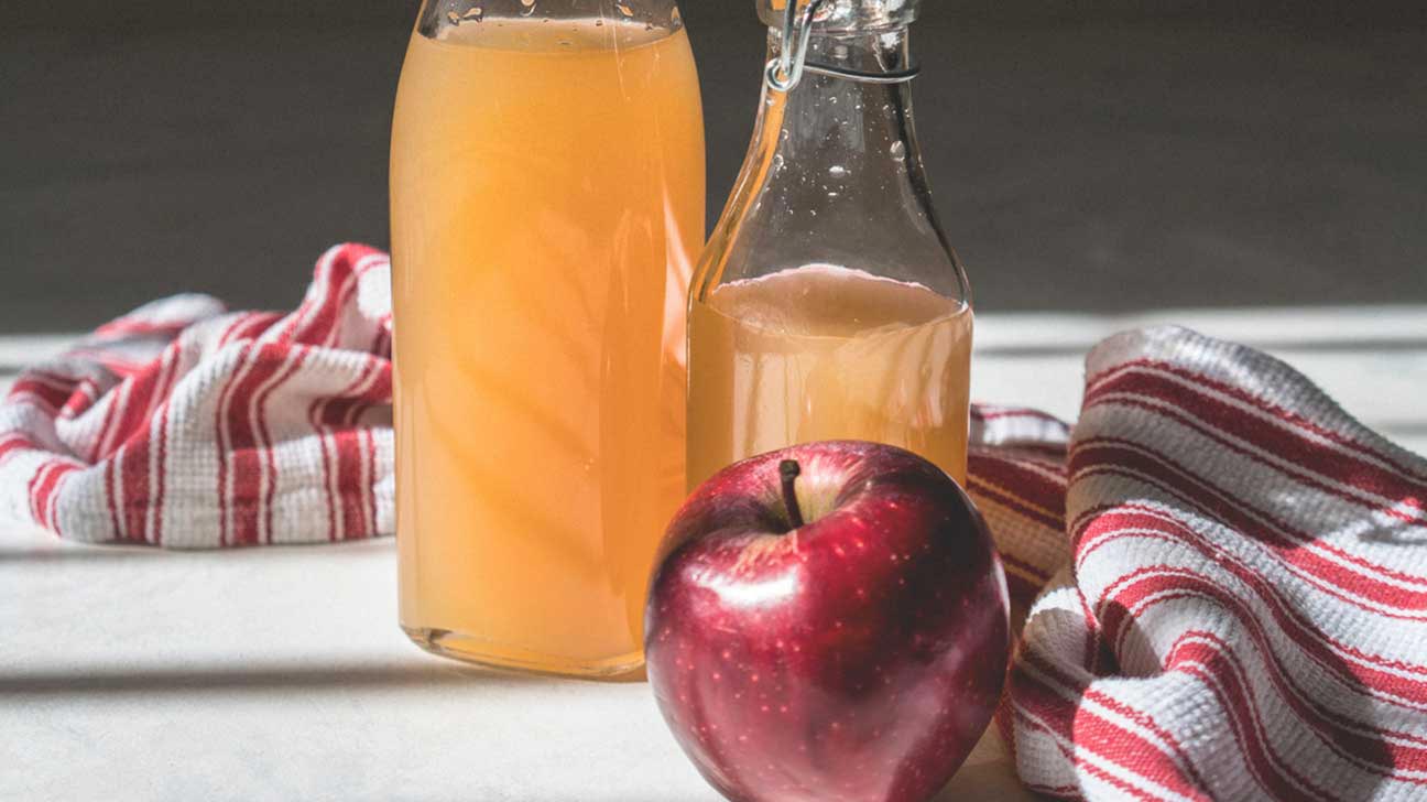 Вылечит 4 болезни: названы полезные свойства яблочного уксуса
