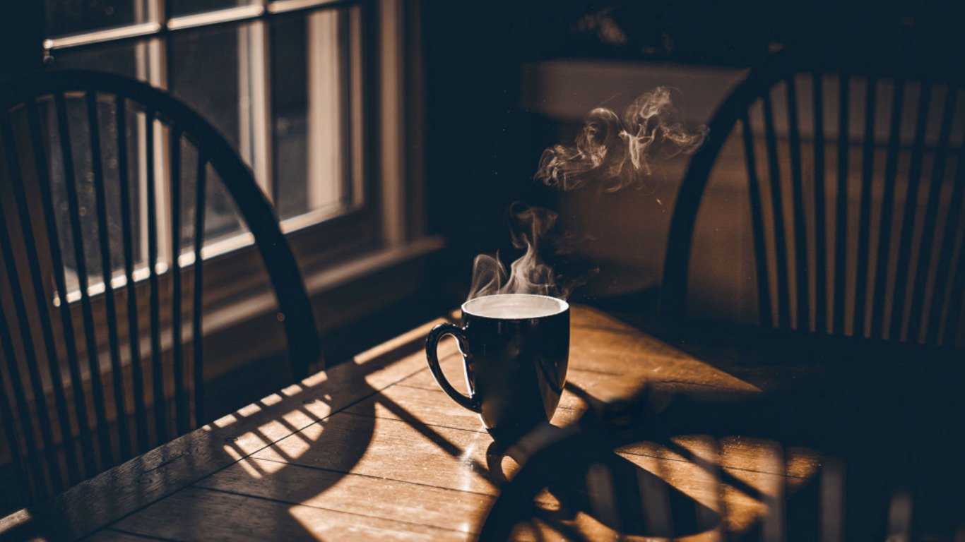 Расслабляют и успокаивают: ТОП-5 напитков, которые помогут быстро заснуть