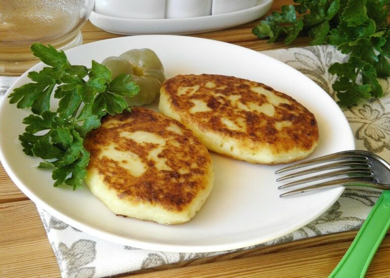 Пирожки с капустой без дрожжей: простой рецепт вкусного блюда - today.ua