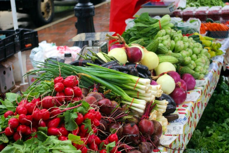 Карантин ослабляется: с 1 мая в Украине откроют продовольственные рынки - today.ua