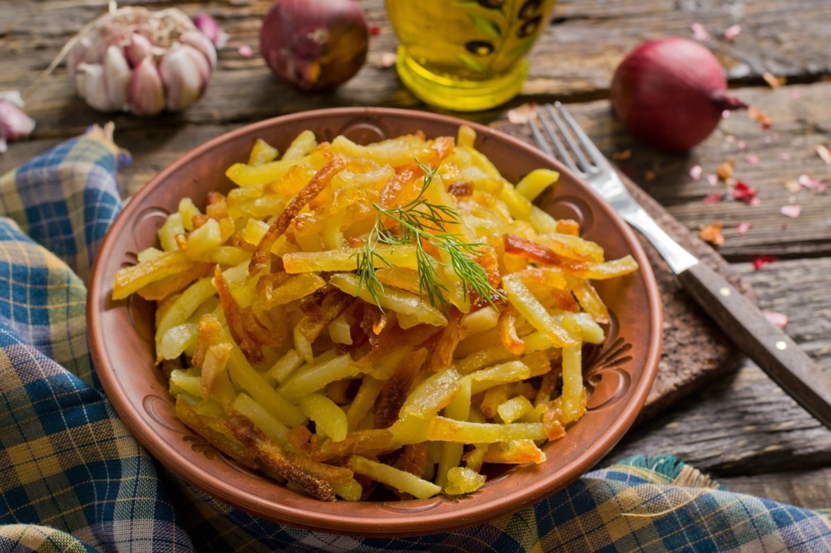 Жареная картошка будет идеальной, если готовить ее по этому рецепту