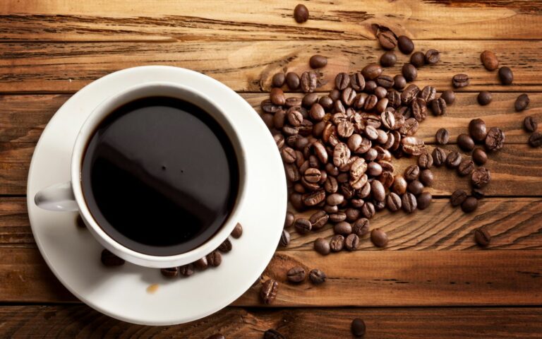 Черный кофе для стирки: два способа использования  - today.ua