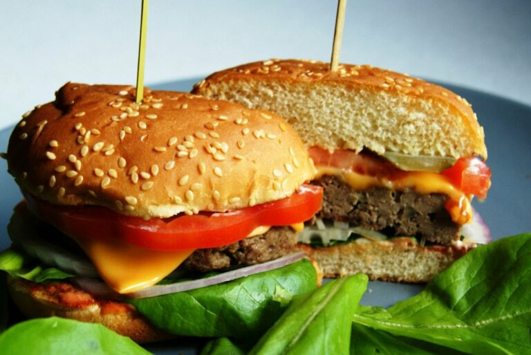 Гамбургер з куркою і овочами: рецепт корисного фастфуду своїми руками - today.ua