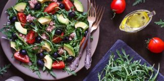 Овощной салат с тунцом: рецепт вкусного диетического блюда - today.ua