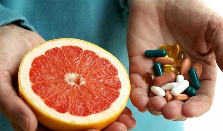 Какие фрукты опасно сочетать с лекарствами: могут спровоцировать смерть  - today.ua
