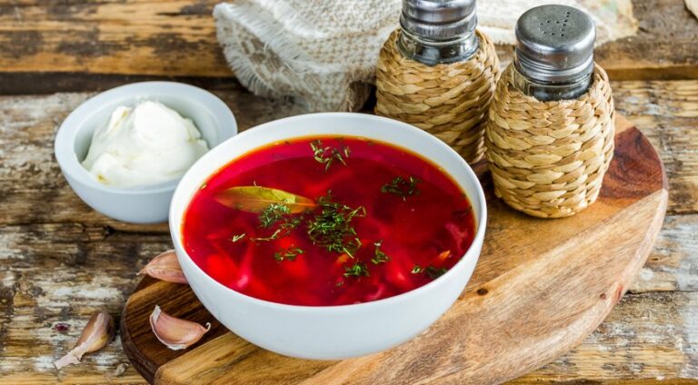 Як зробити борщ насичено червоним без томатної пасти: розкрито головний секрет  - today.ua