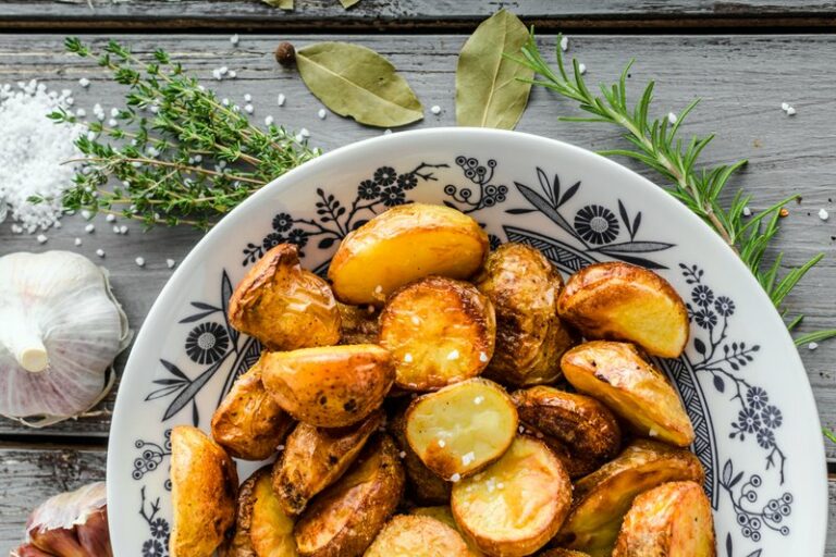Картопля по-селянськи: рецепт страви, яку не спробуєш в ресторані - today.ua