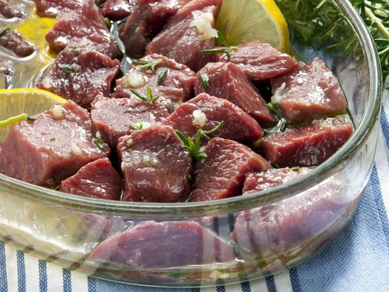 Рецепт шашлыка на сковородке: как приготовить сочное мясо, не выходя из дома    
