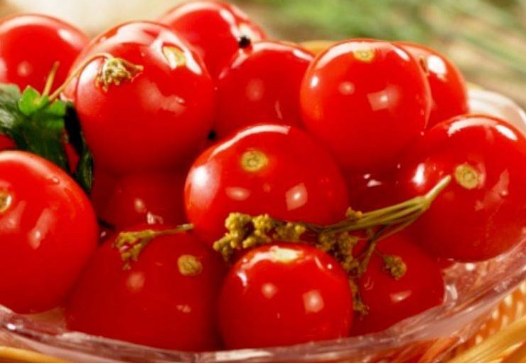 Борщ без томатной пасты получится вкуснее: какой ингредиент добавит блюду пикантности и аромата