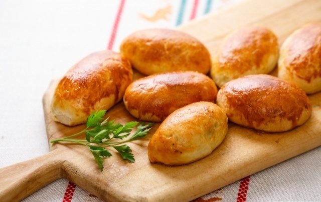 Пиріжки з картоплею за бабусиним рецептом: простий рецепт випічки нашвидкуруч - today.ua