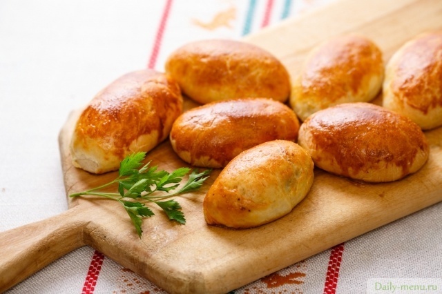 Пиріжки з картоплею за бабусиним рецептом: простий рецепт випічки нашвидкуруч  - today.ua