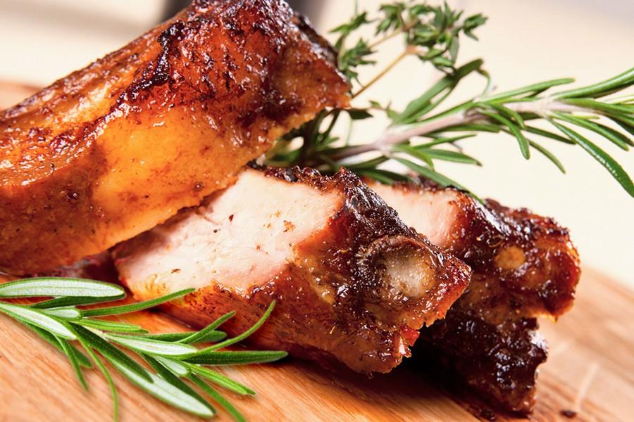 Сало в духовці: пікантний рецепт ніжної закуски