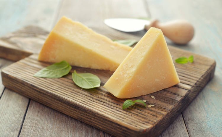 Вкуснее, чем в магазине: как приготовить твердый сыр в домашних условиях