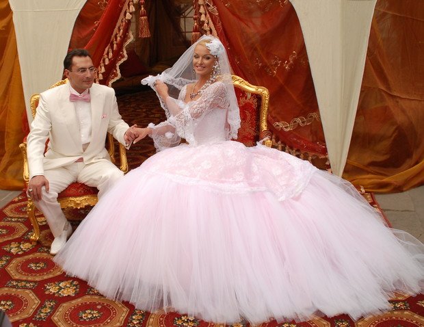  Волочкова замовила весільну сукню за ціною пристойного особняка
