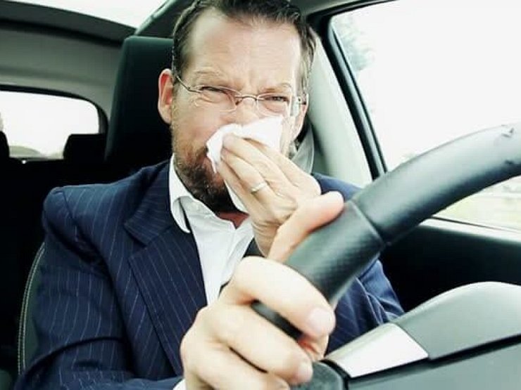 5 причин, чому в машині запахло горілим - today.ua