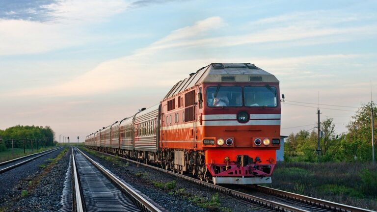 Що буде з цінами на проїзд в громадському транспорті і поїздах: у Кабміні дали відповідь - today.ua