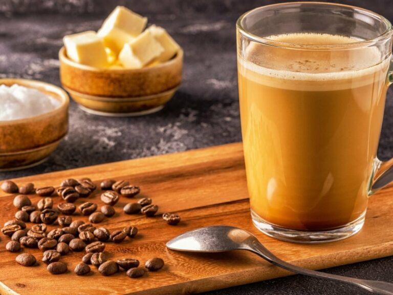 Кофе со сливочным маслом: рецепт «пуленепробиваемого» напитка для похудения и удовольствия - today.ua