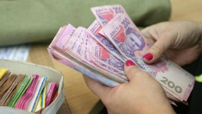 Середня зарплата в Україні зросла на 2 тисячі гривень: в яких містах платять більше - today.ua