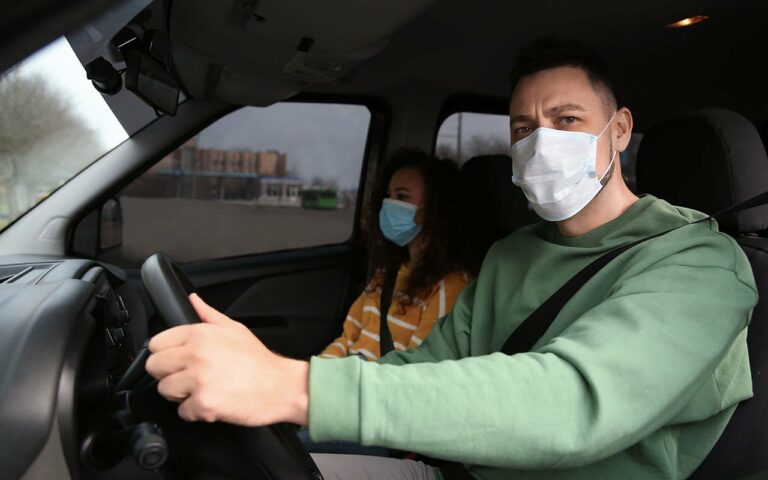 Коронавірус не виживе: вчені назвали найпростіший спосіб дезінфекції маски в машині - today.ua