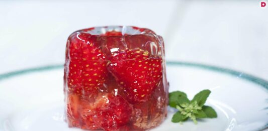Клубничное желе с шампанским: пошаговый рецепт изысканного десерта из сезонной ягоды - today.ua