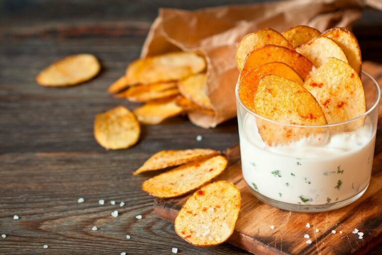 Картофельные чипсы без масла: рецепт хрустящей закуски для детей и взрослых за 5 минут - today.ua