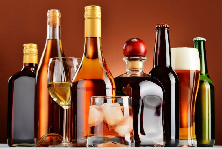 Топ-4 алкогольних напої, які руйнують печінку сильніше інших видів спиртного - today.ua