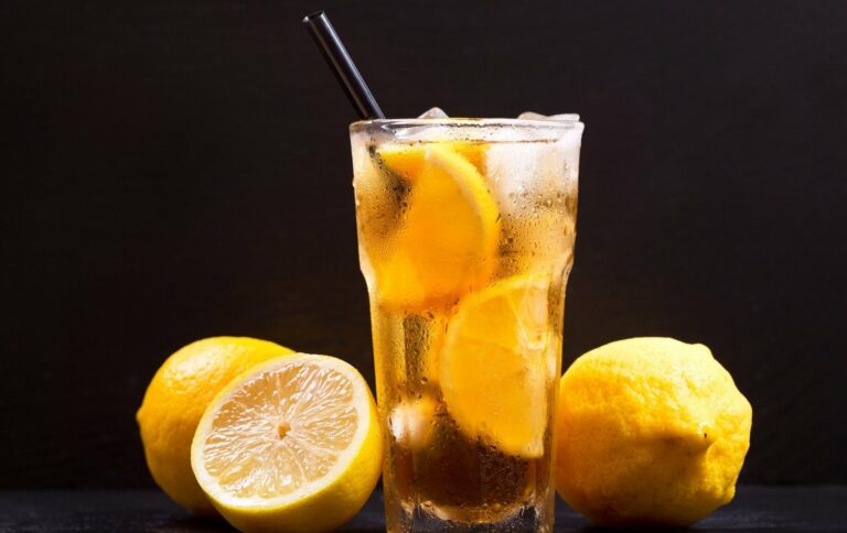 Лимонный сок укрепляет иммунитет и защищает от рака: полезные свойства цитруса назвали ученые - today.ua