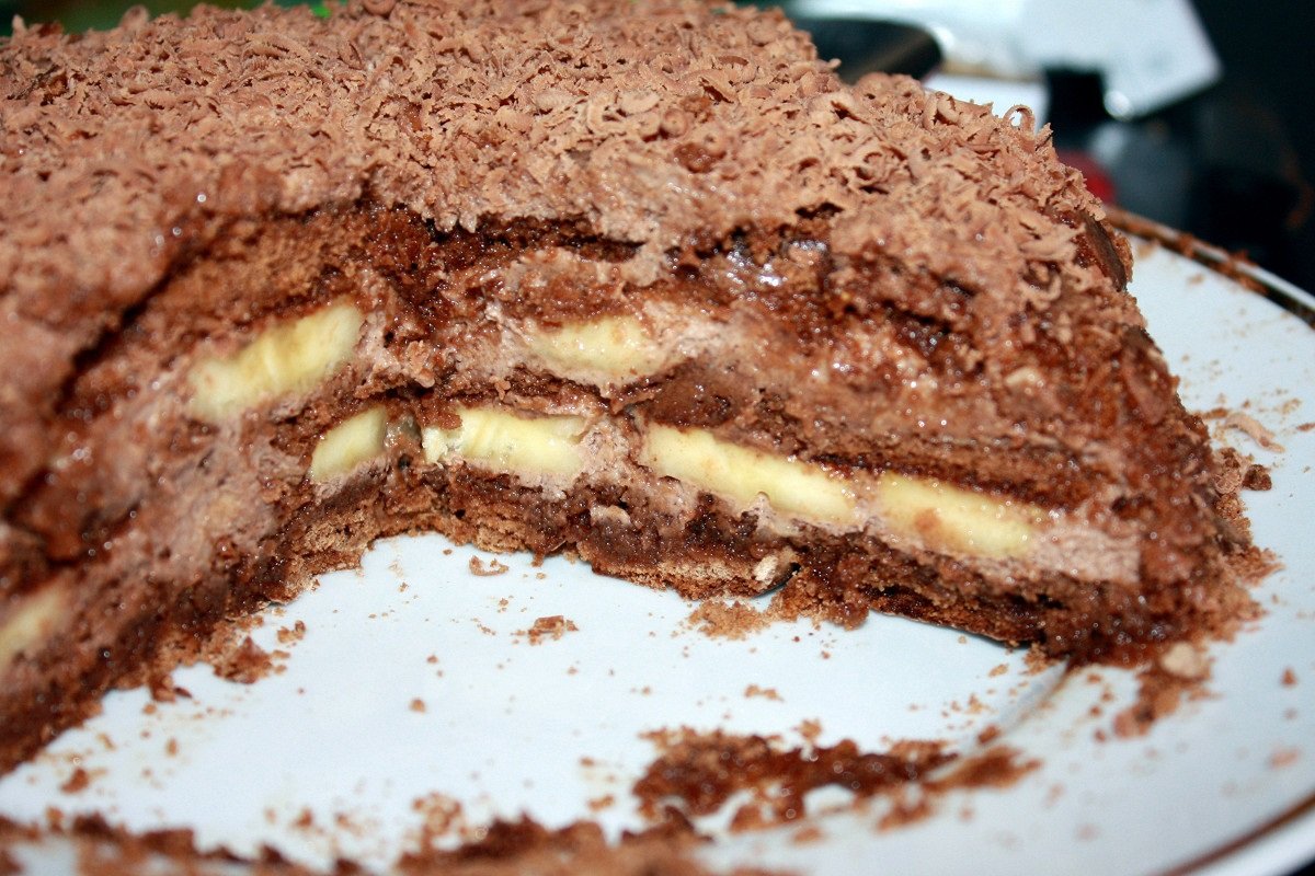 Торт из трех ингредиентов без выпечки: рецепт прянично-бананового чуда
