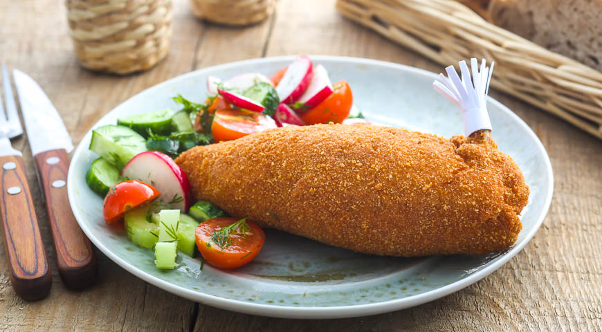 Котлети по-київськи вийдуть смачнішими, ніж у ресторані: простий рецепт вишуканої страви