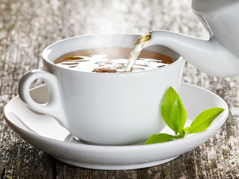 Чай може серйозно нашкодити здоров'ю: Комаровський розповів про небезпеку напою - today.ua