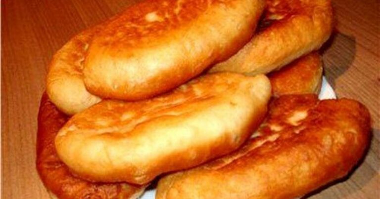 Вийдуть м'які та пишні: рецепт приготування пиріжків на кефірі - today.ua