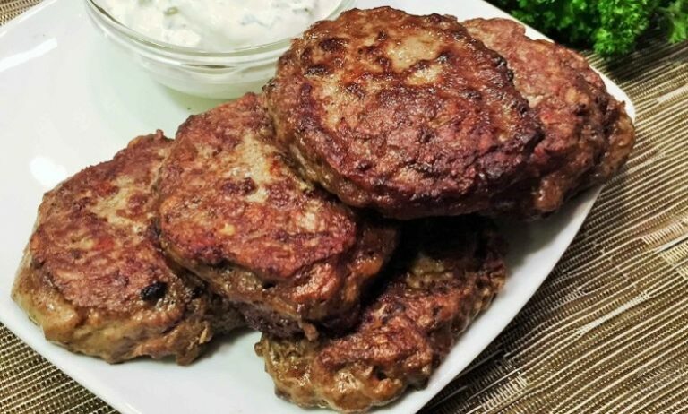 Якщо набридли м'ясні котлети, приготуйте картопляно-печінкові: простий рецепт  - today.ua