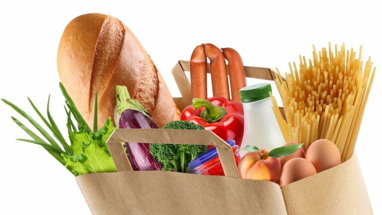 Хліб, борошно та макарони знову подешевшали: які ціни у супермаркетах - today.ua