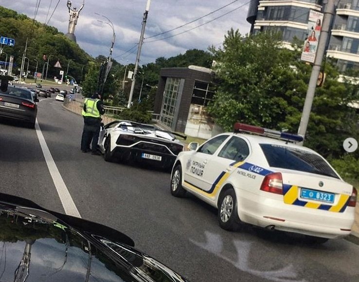 Українська поліція зупинила для перевірки суперкар за 650 тисяч євро - today.ua