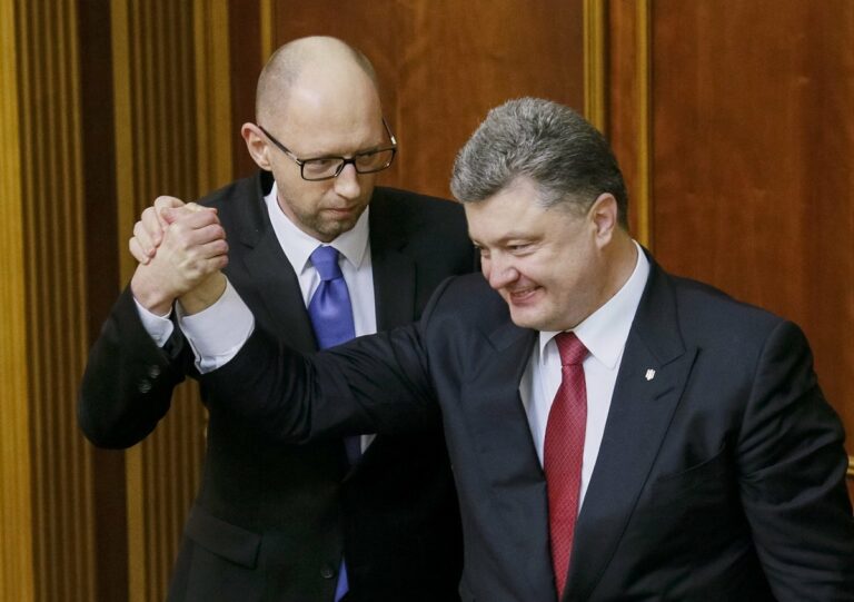 Яценюка и Порошенко допросили в суде Киева по делу о сдаче Крыма - today.ua