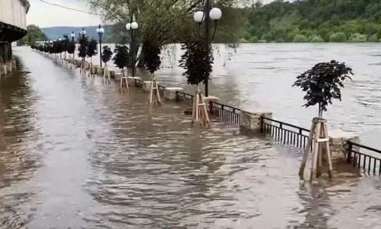 Новые наводнения в Украине: спасатели назвали области, которые затопит в ближайшие дни - today.ua