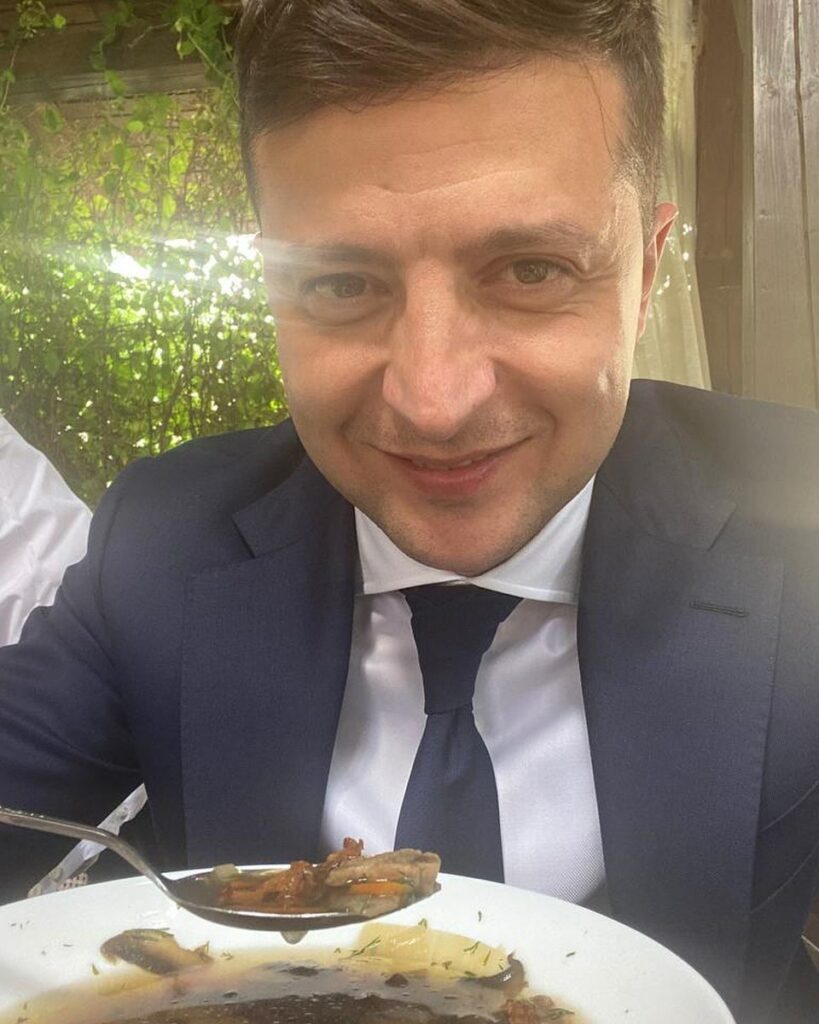 “Высший пилотаж“: Зеленский показал, где в Украине готовят самую вкусную грибную юшку 