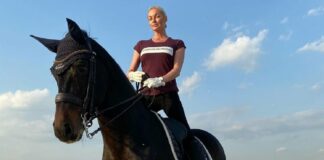 Волочкова сіла на шпагат прямо на коні: балерина втратила всякий сором - today.ua