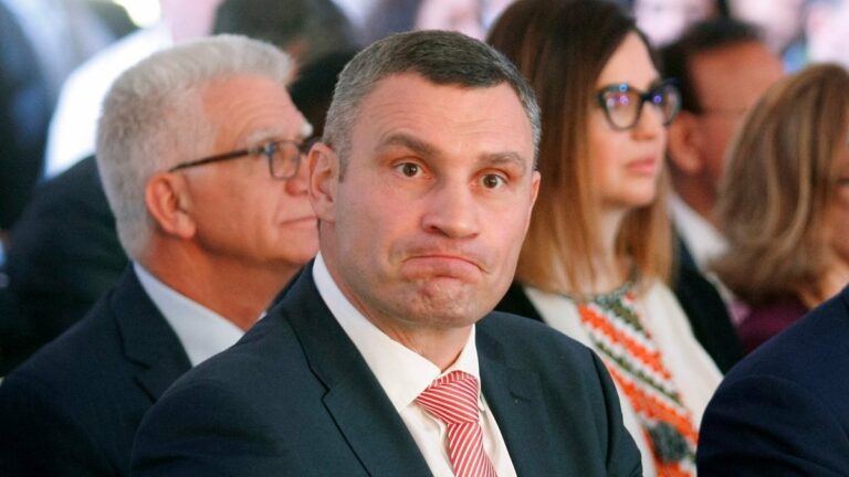 Мэра Киева «застукали» с друзьями в ресторане: Кличко нарушил карантин - today.ua