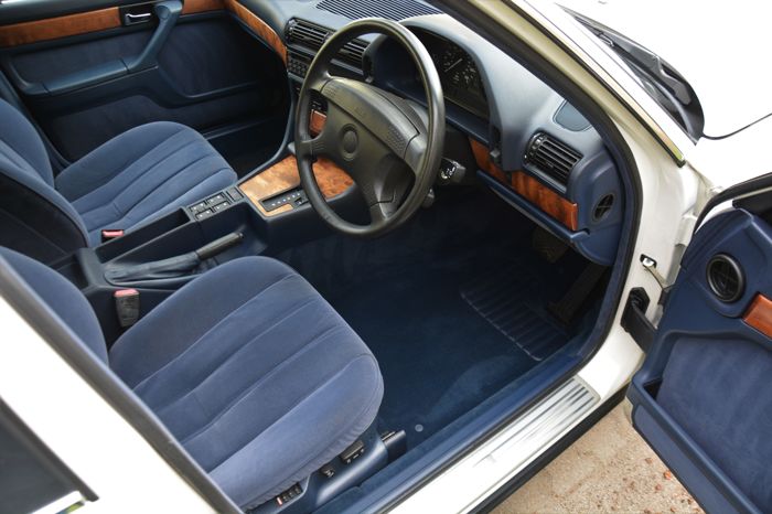 У Польщі знайшли 30-річну BMW 7 Series з пробігом 775 км - today.ua