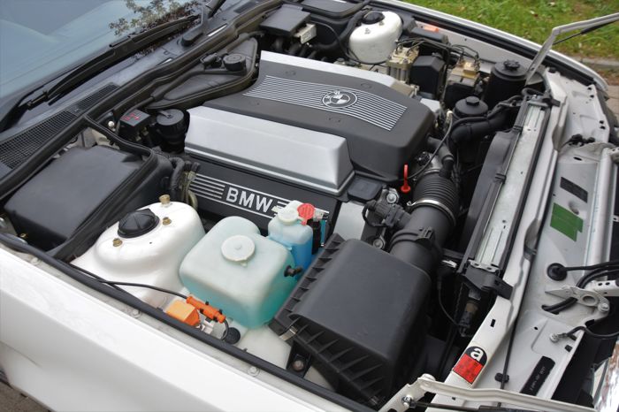 У Польщі знайшли 30-річну BMW 7 Series з пробігом 775 км - today.ua