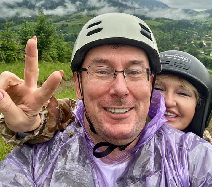 Луценко призывает украинцев провести отпуск в Карпатах: "Искренние люди, величественные горы, благоухающая брынза..."